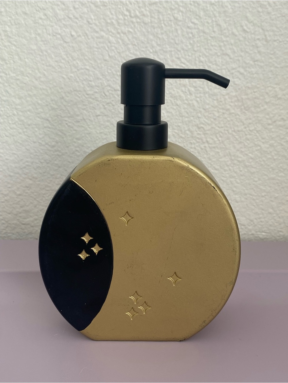 Gold and Black Decorative Soap Dispenser - Sleek Crescent Design